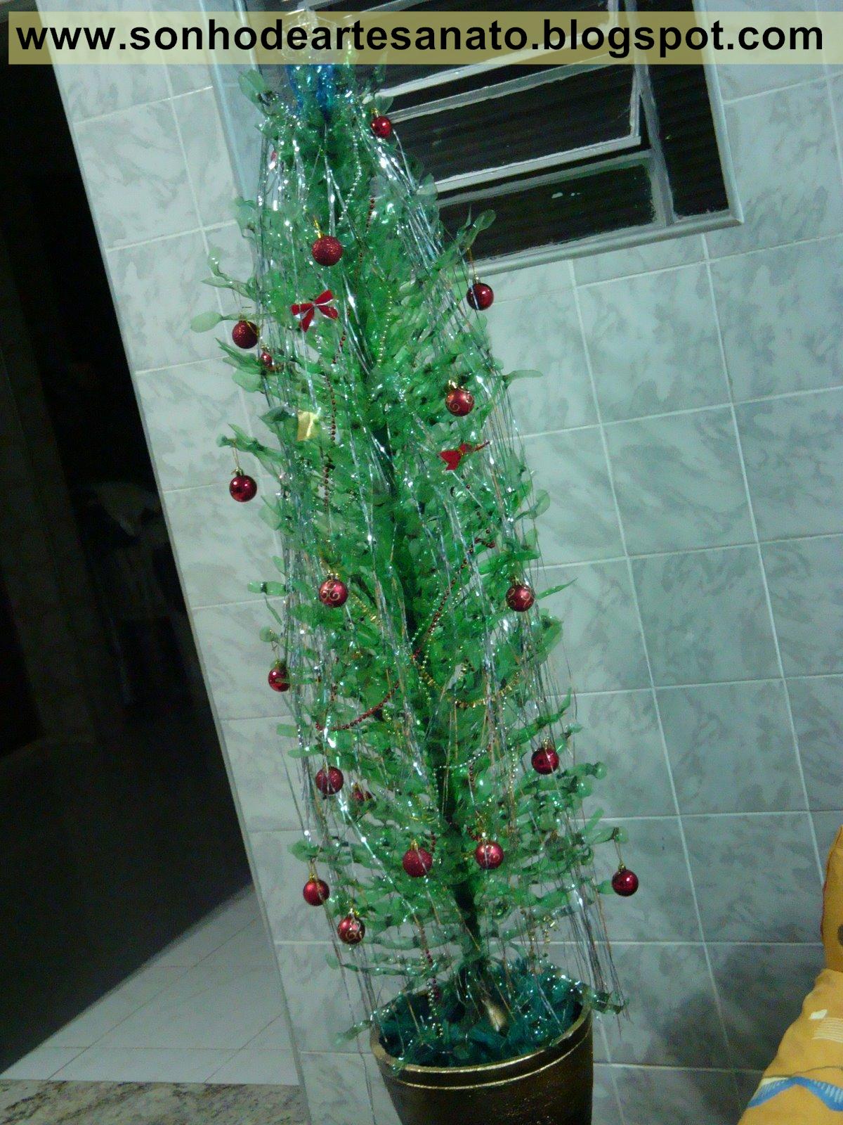 enfeites de natal para jardim passo a passo:Árvores de natal feitas com garrafas pet – passo a passo enfeites de natal para jardim passo a passo:Árvores de natal feitas com garrafas pet – passo a passo