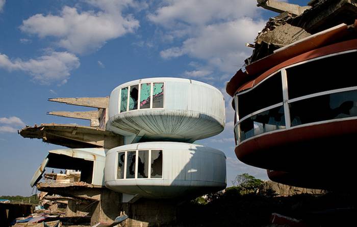 The Sanzhi UFO houses Sanzhi UFO houses, also known as the Sanzhi pod houses or Sanzhi Pod City, were a set of abandoned pod-shaped buildings in Sanzhi District, New Taipei City, Taiwan. The buildings resembled Futuro houses, some examples of which can be found elsewhere in Taiwan. The site where the buildings were located was owned by Hung Kuo Group.