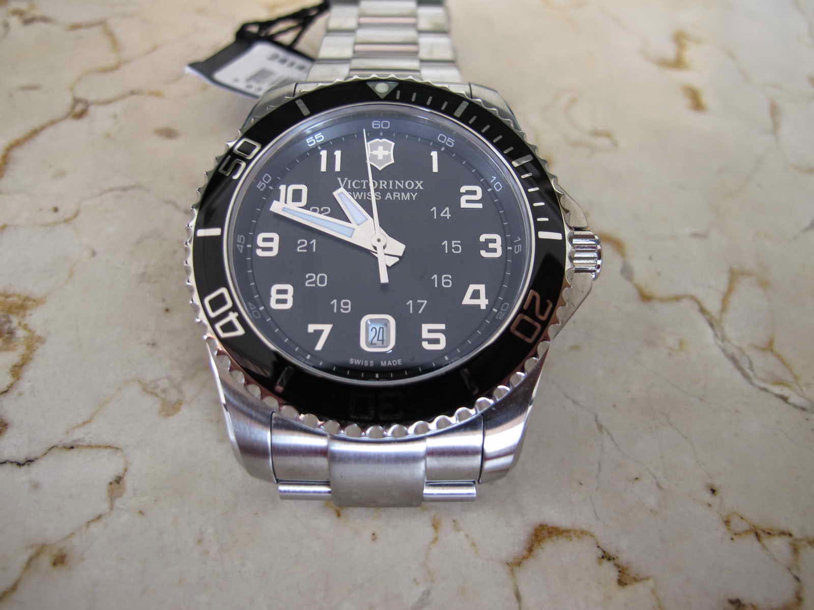 Maximuswatches Jual Beli Jam Tangan Second Baru Original Koleksi Jam Kondisi VICTORINOX SWISS ARMY ini Like Brand New Watch lengkap dengan box manual dan warranty card pembelian tanggal 7 Mei 2014