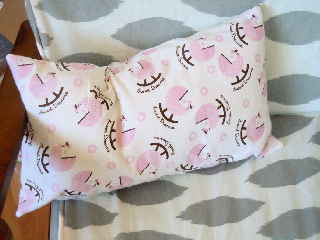 Naturally Creative Mama: Nesting Series: Zippered Throw Pillow Cover