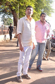 Shahid Kapoor and Priyanka at marine railway station