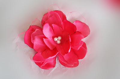 to make this gorgeous hair bow ...