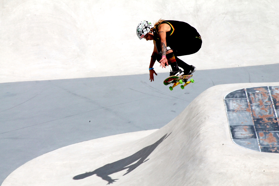 X GAMES SKATE WOMEN SLIDE SKATEBOARDING Revista especializada en difundir lo mejor del
