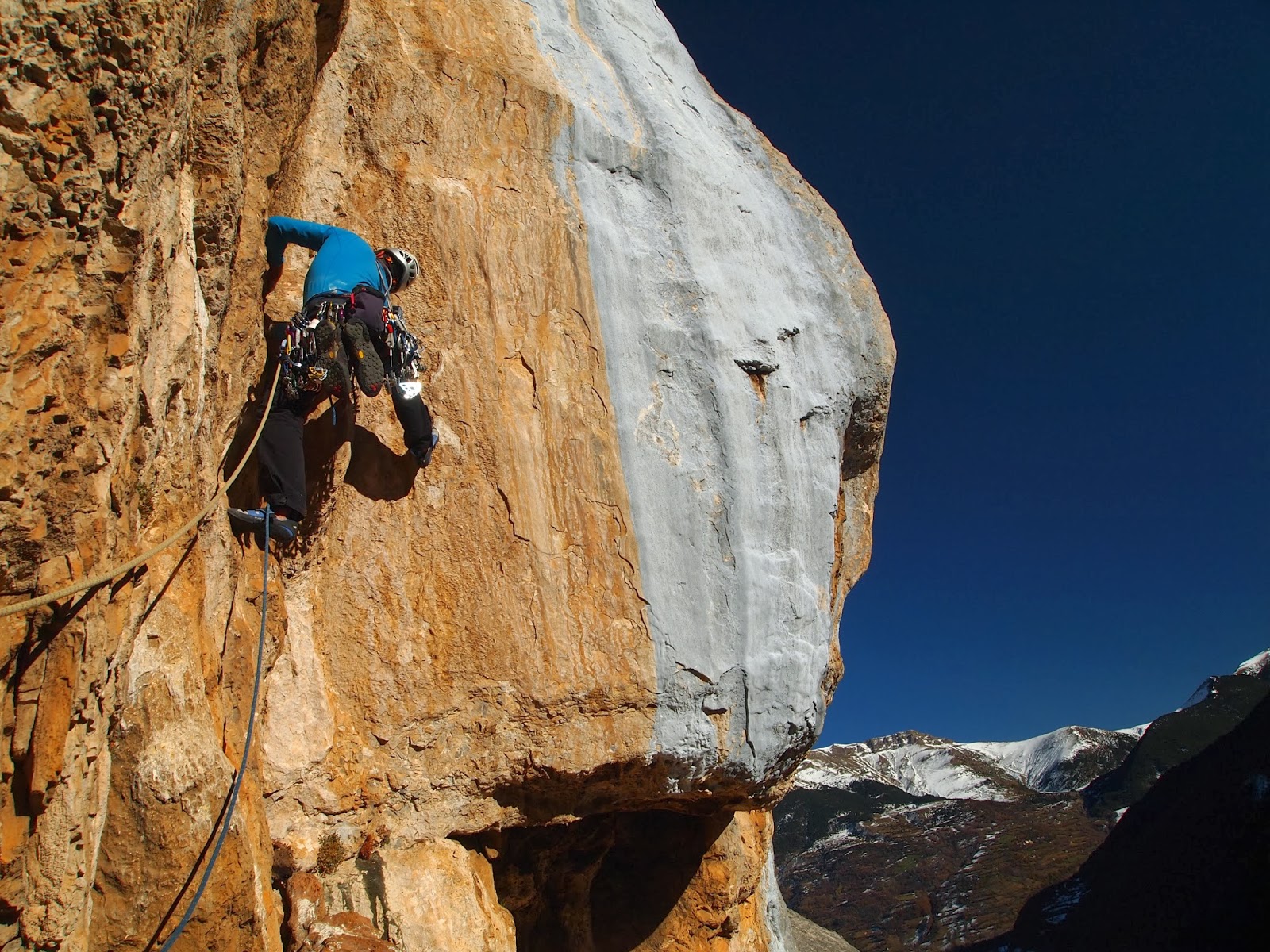 Rock Paradise: Peña de Sin, Itinerance. 300m 7b, 6b oblig