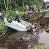 Menghindari Seekor Kucing Sebuah Mobil Terbalik Ke Sungai Menghindari Seekor Kucing Sebuah Mobil Terbalik Ke Sungai