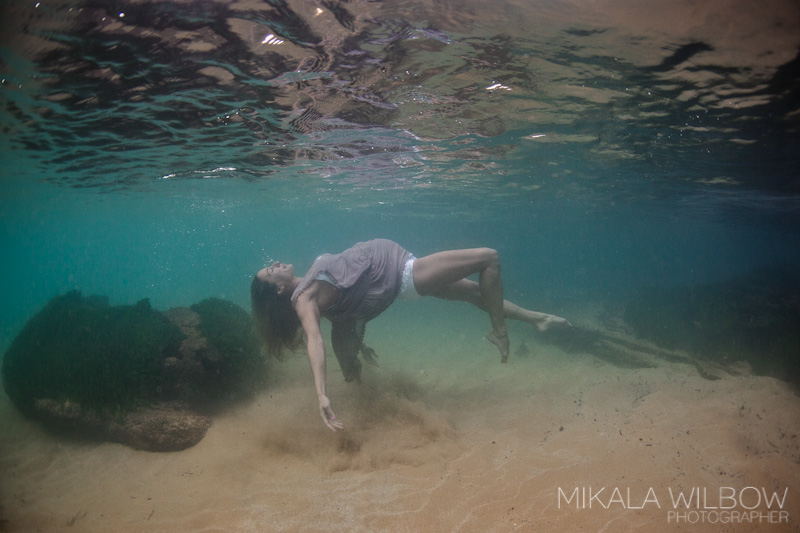 Pregnant surfing the itw SURFRAGETTE Surf, travel and more