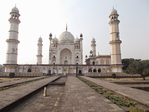 "Bibi Ka Maqbara".Close design  similarities to "Taj Mahal" in Agra.