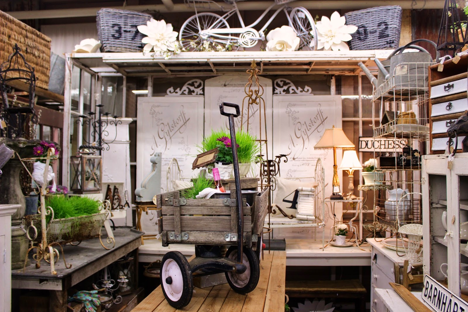 Monticello Antique Marketplace Let's Go Shopping At Monticello!