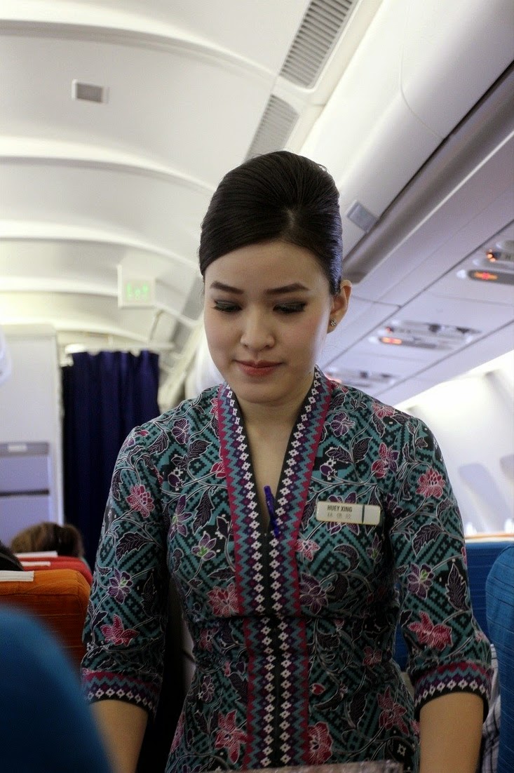 Malaysia Airlines | Cabin crew, Flight attendant uniform 