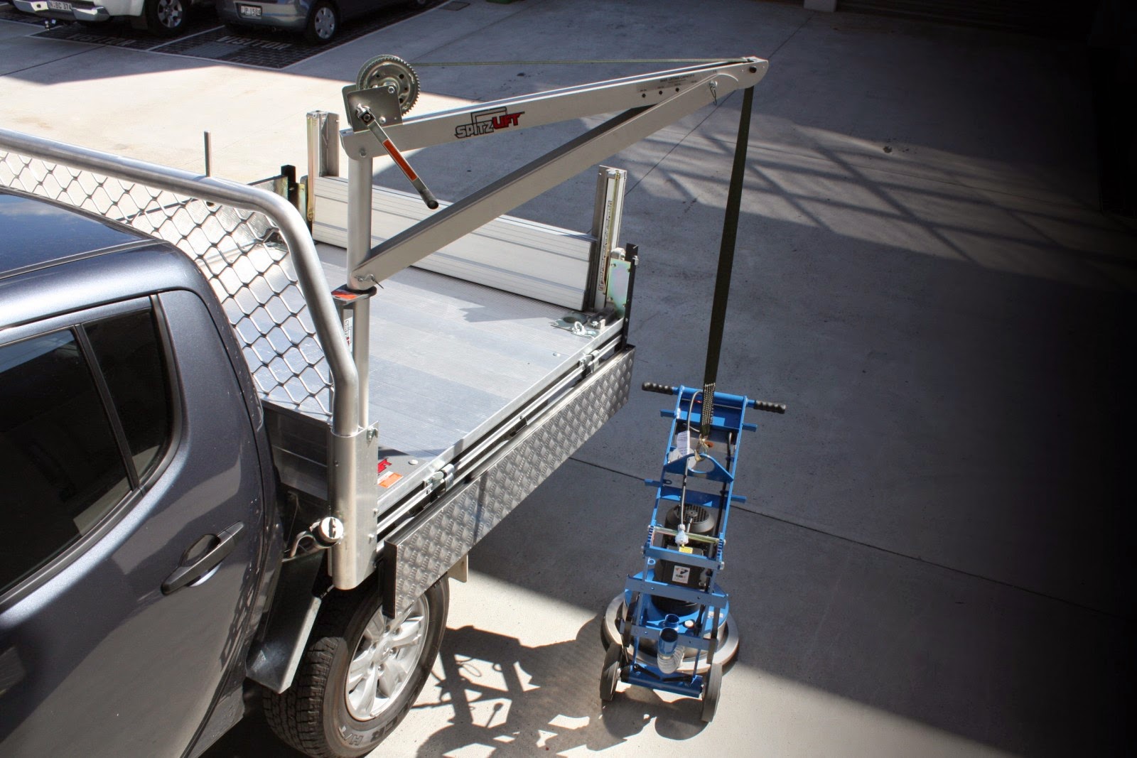 A 300 kg Ute Crane Machinery & Equipment Part Online