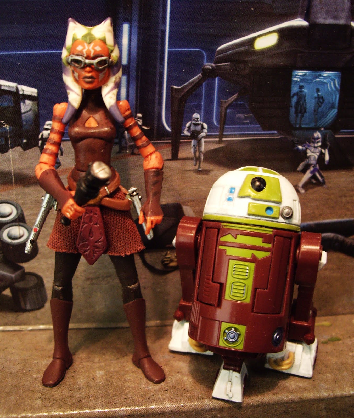 Star Wars Customs for the Kid Mechanic Ahsoka Tano with R7A7