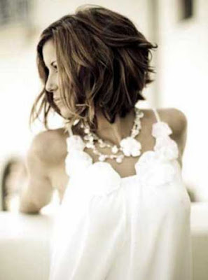 rambut wavy model inverted bob rambut wavy model inverted bob_97482224
