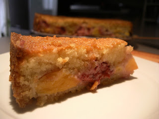 tarta de melocoton y fresas