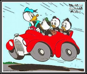 gambar kartun naik mobil