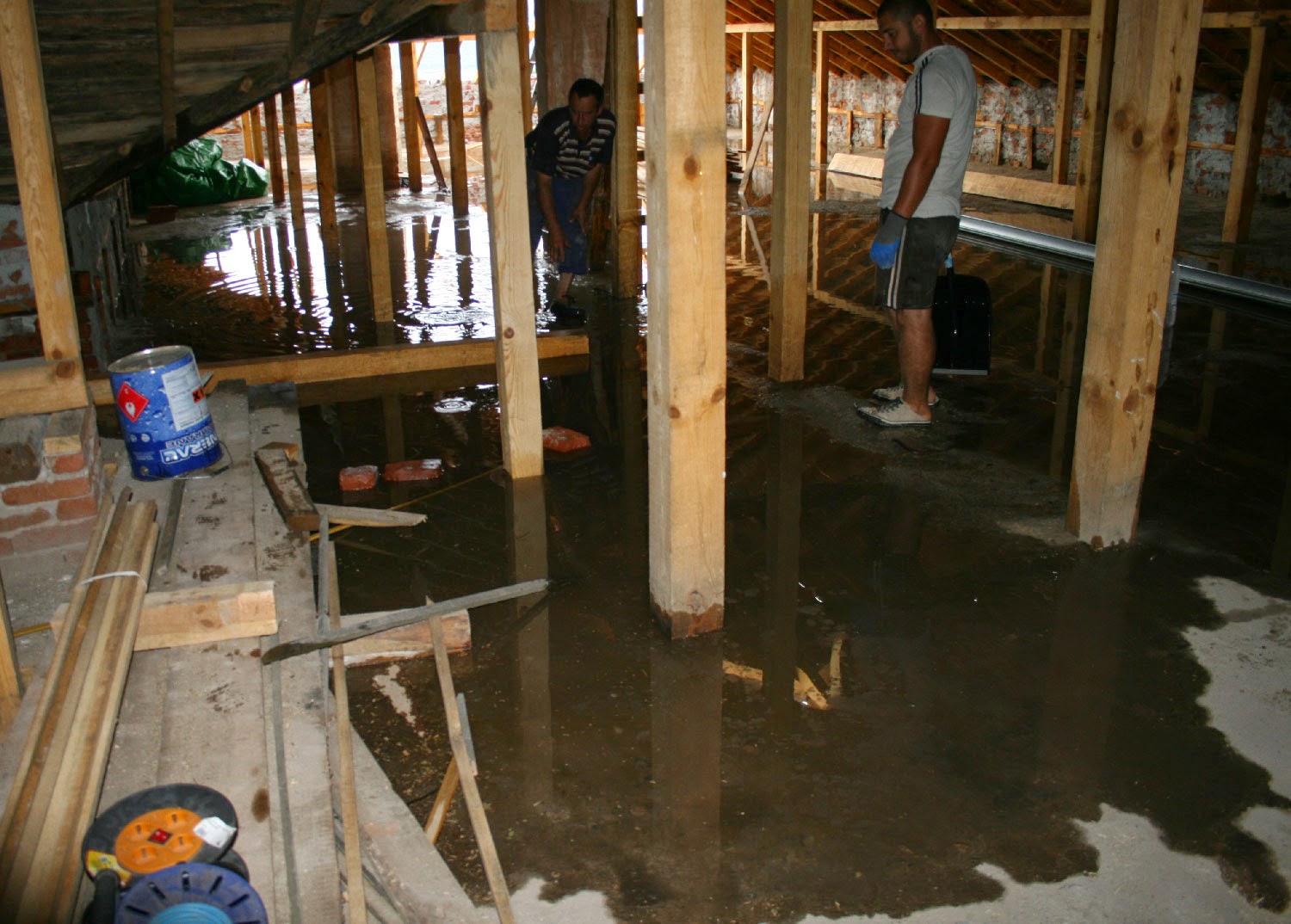 Lots of water on the roof again Lots of water on the roof again
