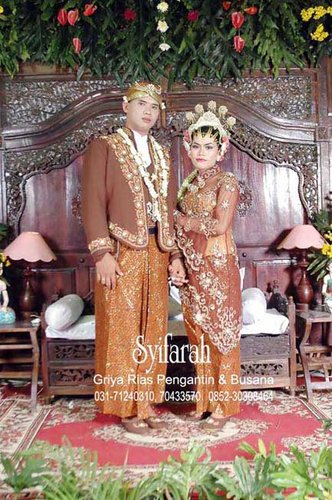 Rias pengantin paes ageng Rina adi di Surabaya rias pengantin paes ageng rina adi di