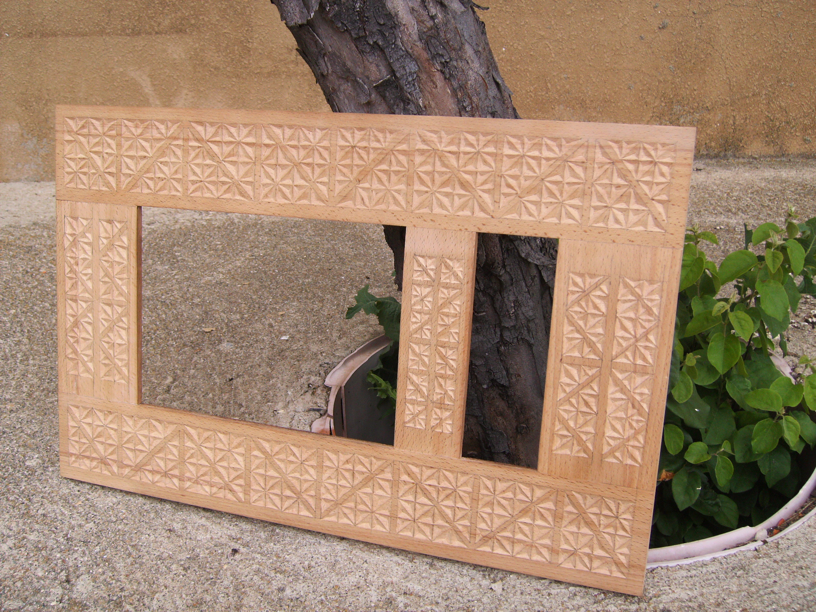 Marcos de madera tallados