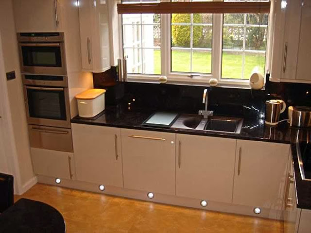 Kitchen with contrast furniture