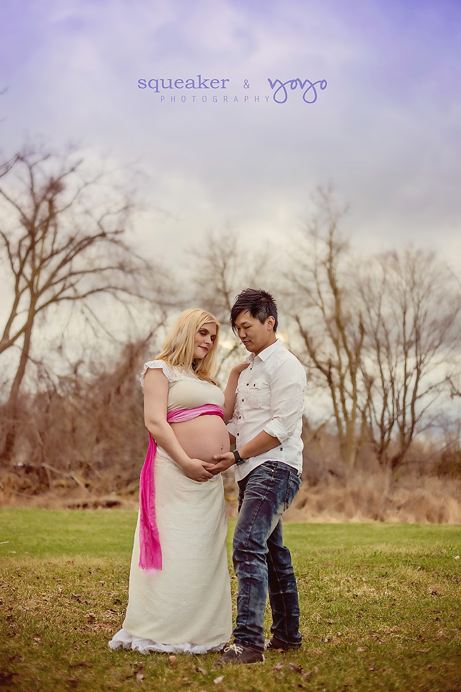 squeaker & yoyo PHOTOGRAPHY Maternity Photos in Blooming
