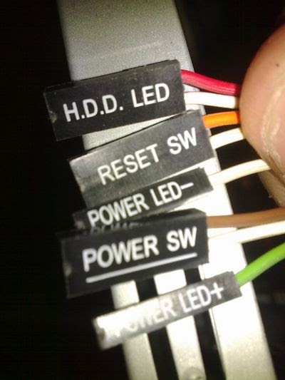 Conectar el Panel Frontal del gabinete a la Motherboard