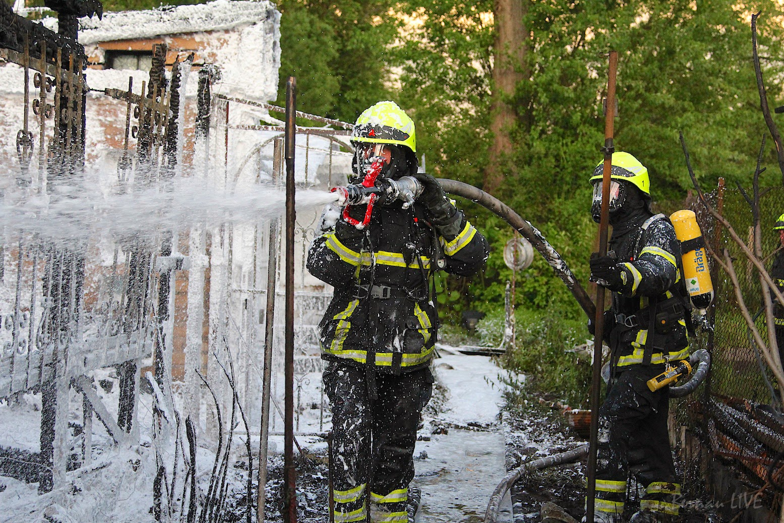 Bernau: Grosseinsatz der Feuerwehr - Bungalow Brand... 50 Bernau LIVE - Dein Stadtmagazin für Bernau bei Berlin
