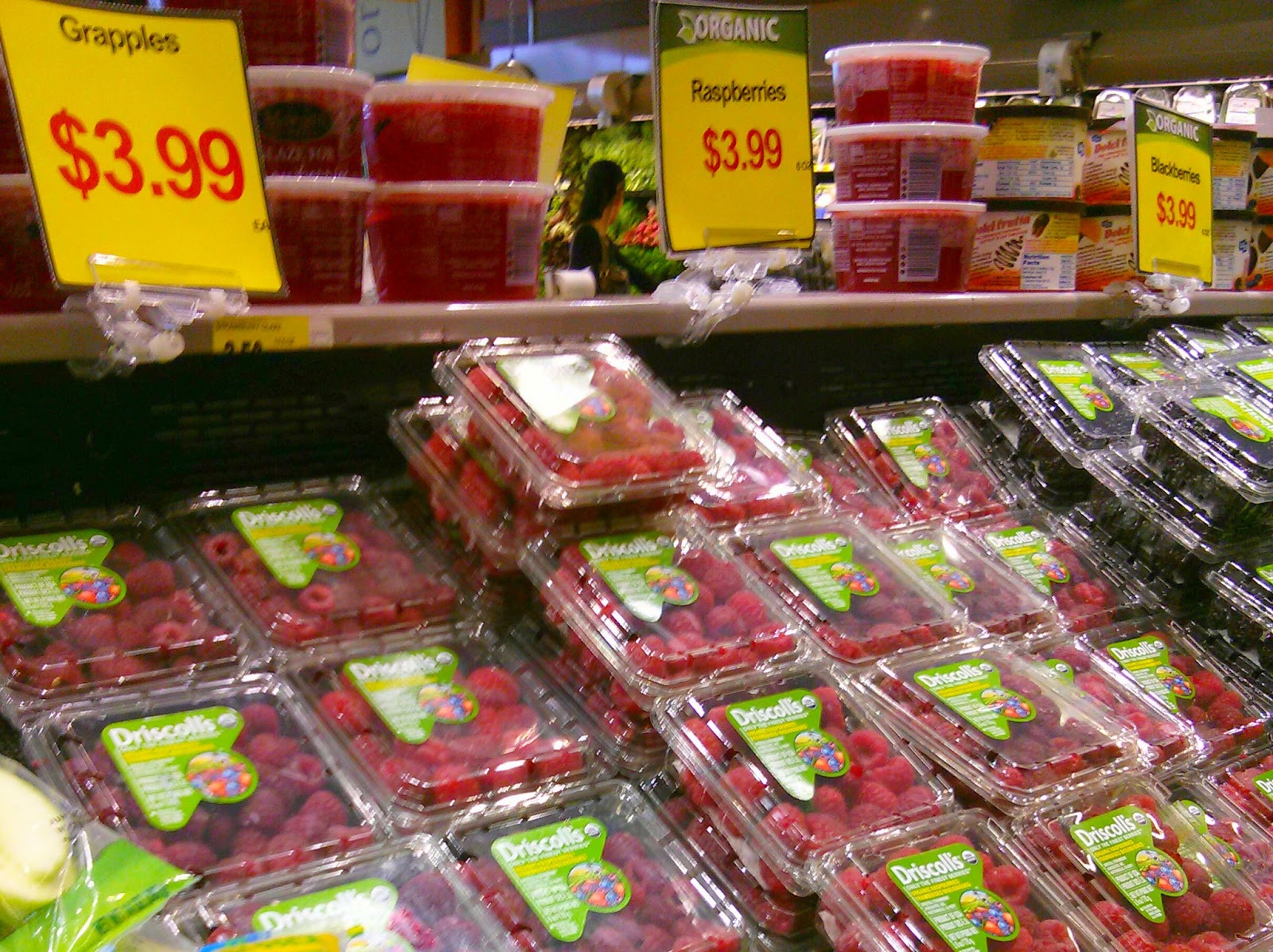 Delicious Smoothies with Berries from Mariano's Thriftanista in the City