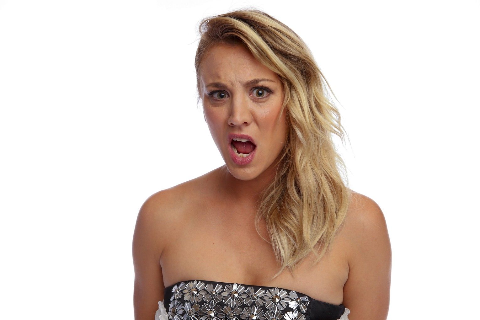 life and screen kaley cuoco got a moth tattoo to cover up life and screen kaley cuoco got a moth tattoo to cover up