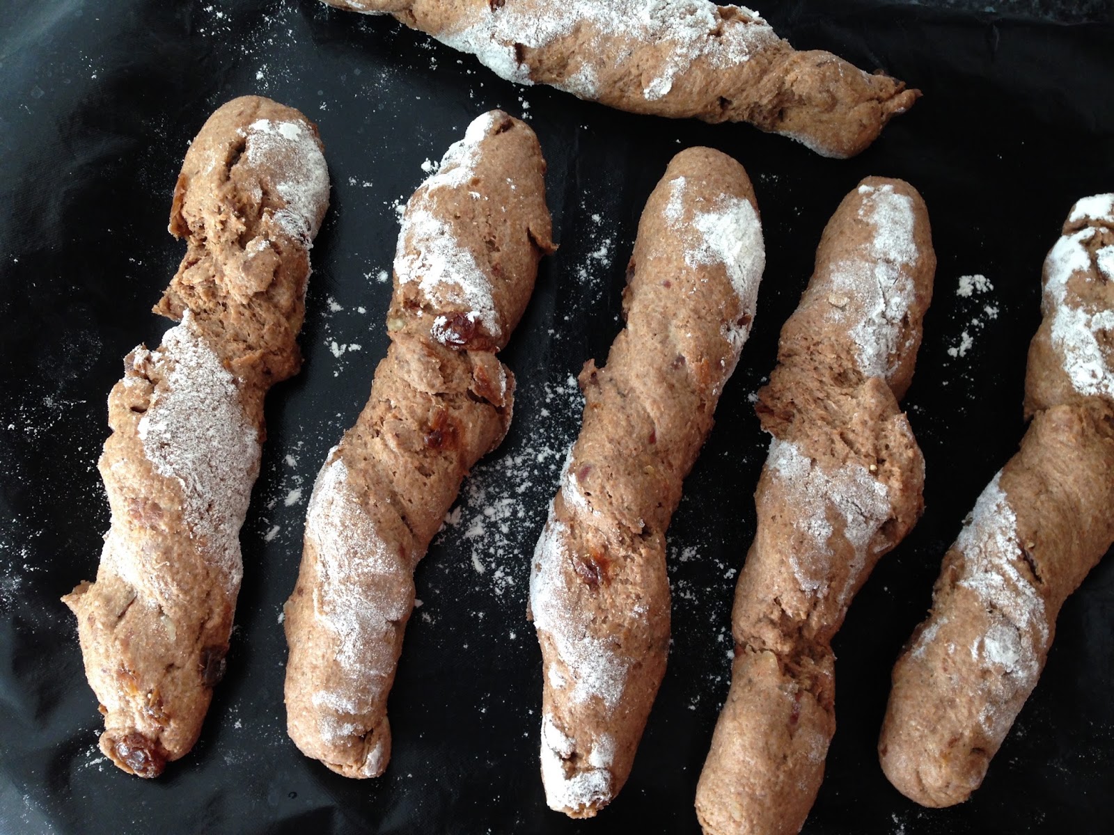 schwuppdiewuppkartoffelsupp Twisted Raisin and Hazelnut Breadsticks