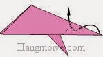 Bước 11: Gấp miếng giấy lên trên sao cho ở giữa hai khe giấy. Bước 11: Gấp miếng giấy lên trên sao cho ở giữa hai khe giấy.