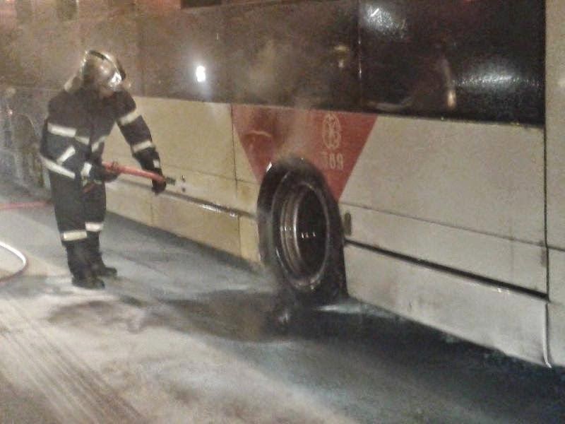 Παραλίγο τραγωδία σε λεωφορείο του ΟΑΣΘ – Ξέσπασε φωτιά γεμάτο με επιβάτες..