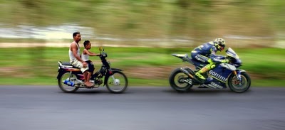 Aneka tips dan trik: FOTO-FOTO LUCU VALENTINO ROSSI