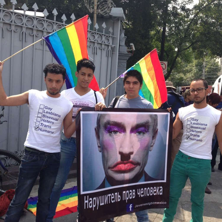 Activistas mexicanos protestan contra la homofobia rusa 