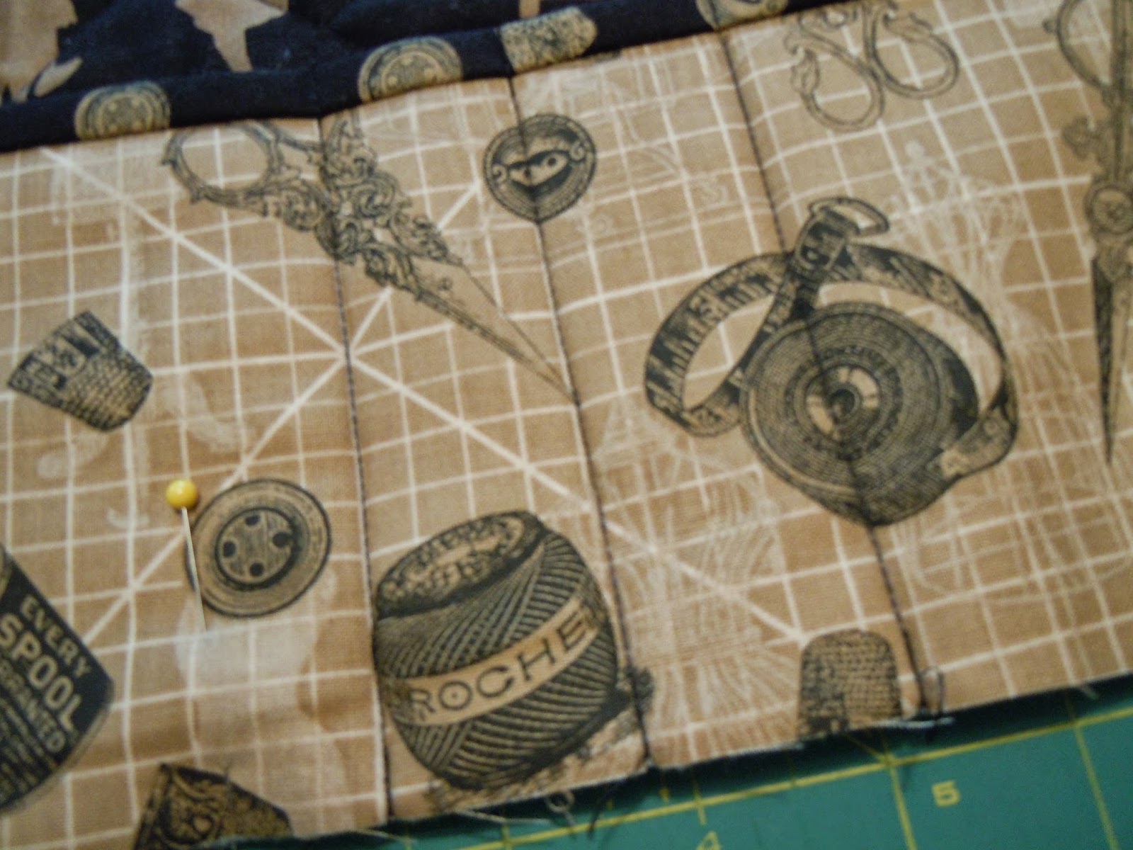 The Painted Quilt Sewing Machine Mat/Caddy Tutorial