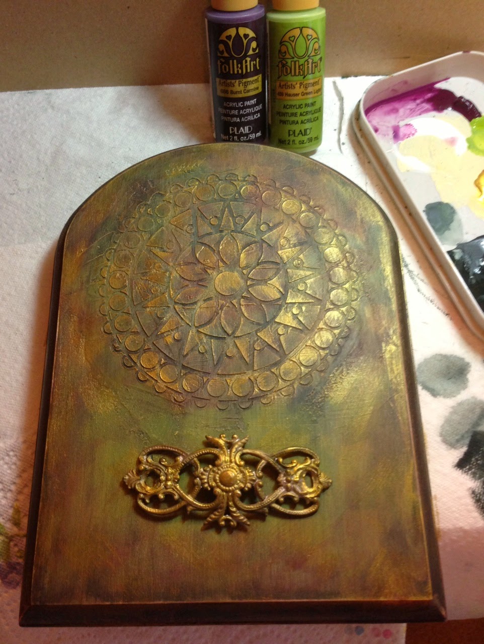 Stenciled Wall Plaque by Denise Clason #rebekahmeier #stencil #vintage #metalhardware #deniseclason