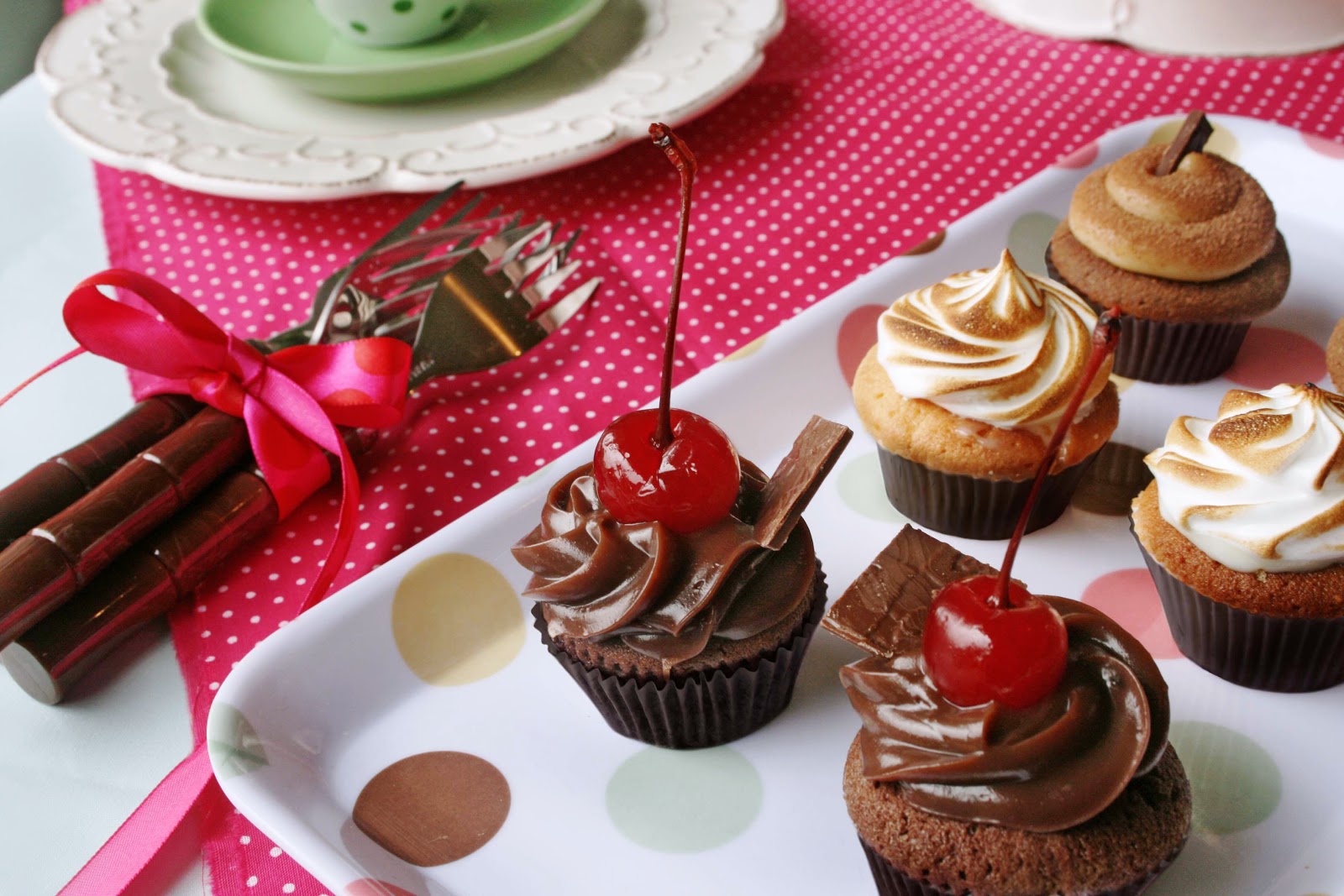 Toledo Bolos - Bolos decorados, Cupcakes e Doces personalizados para sua  festa no Rio de Janeiro: Bolo Chapeuzinho Vermelho