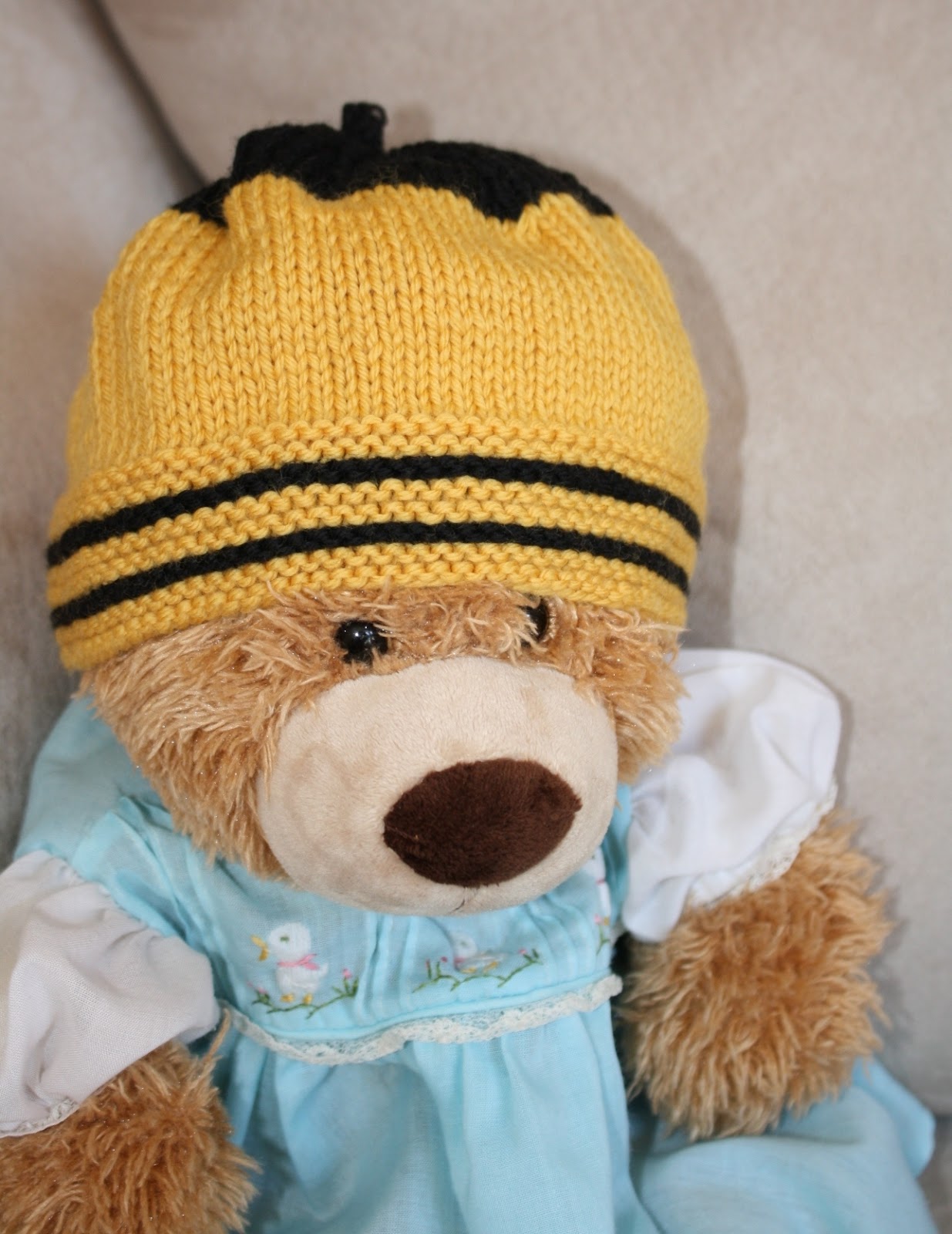 Knit and crochet free patterns - Bees. Compilation of free patterns to knit or crochet, all about bees. Hats, costumes, skirts and other outfits. Knit and crochet free patterns - Bees. Compilation of free patterns to knit or crochet, all about bees. Hats, costumes, skirts and other outfits.