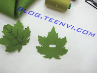 Dùng kéo cắt 1 đường ngang nhỏ trên chiếc lá còn lại để luồn chiếc cặp qua - Teenvi Blog Dùng kéo cắt 1 đường ngang nhỏ trên chiếc lá còn lại để luồn chiếc cặp qua - Teenvi Blog