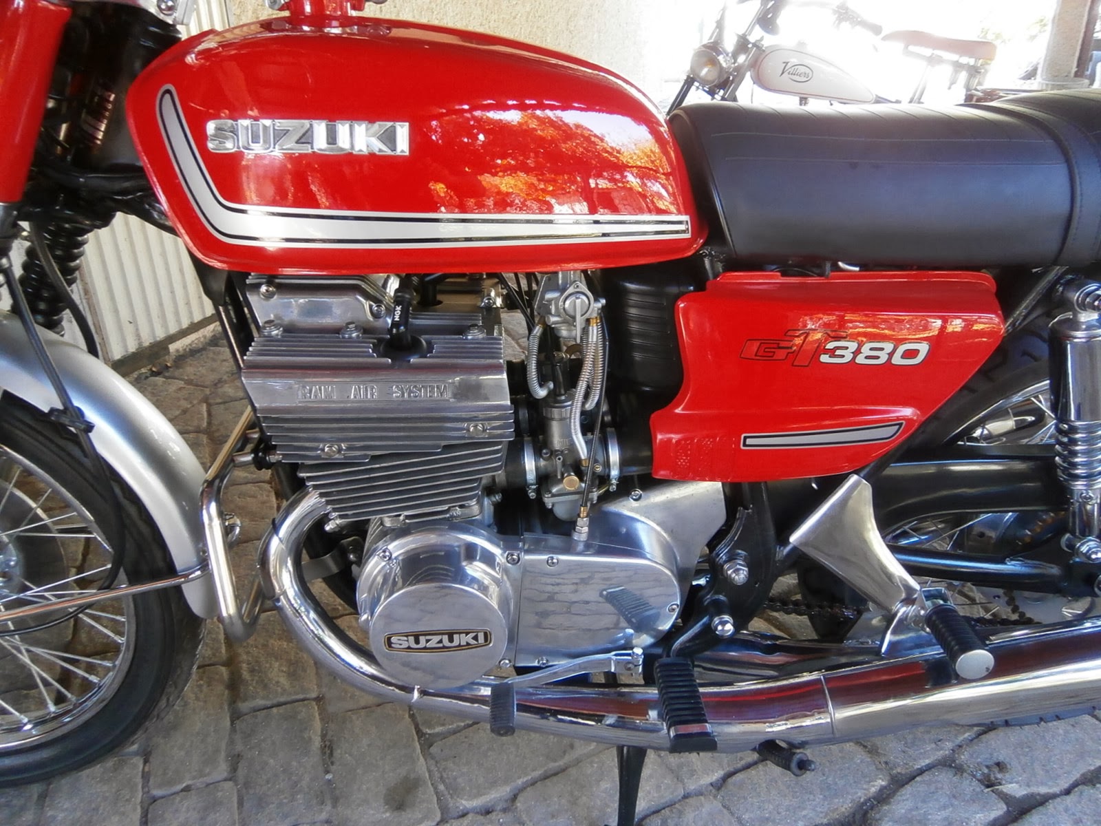 Pôr do Sol em 2 rodas Suzuki GT 380