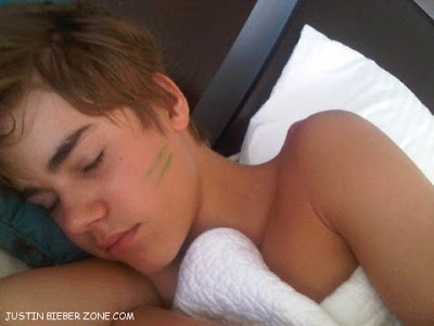 justin ieber shirt off 2010. bieber shirt. justin ieber shirt off 2010.
