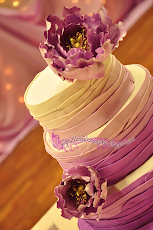 FONDANT WEDDING CAKE