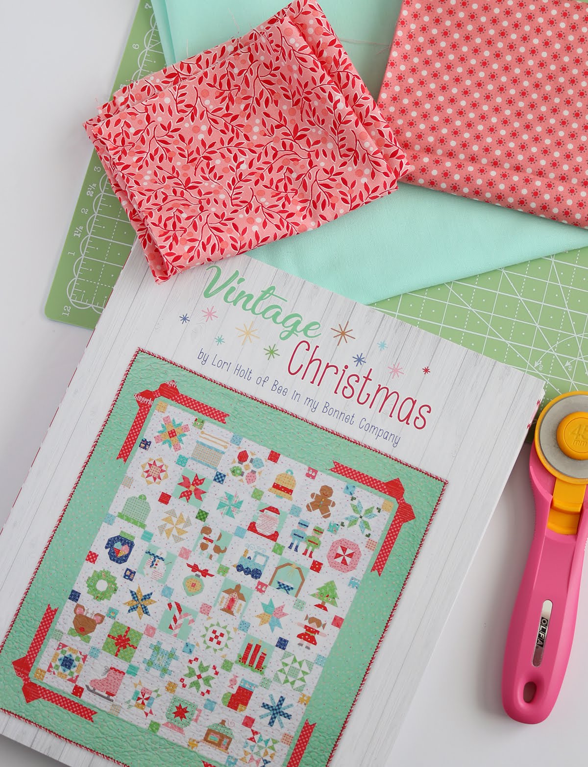 A Bright Corner Poinsetta Quilt Block + Vintage Christmas Sew Along