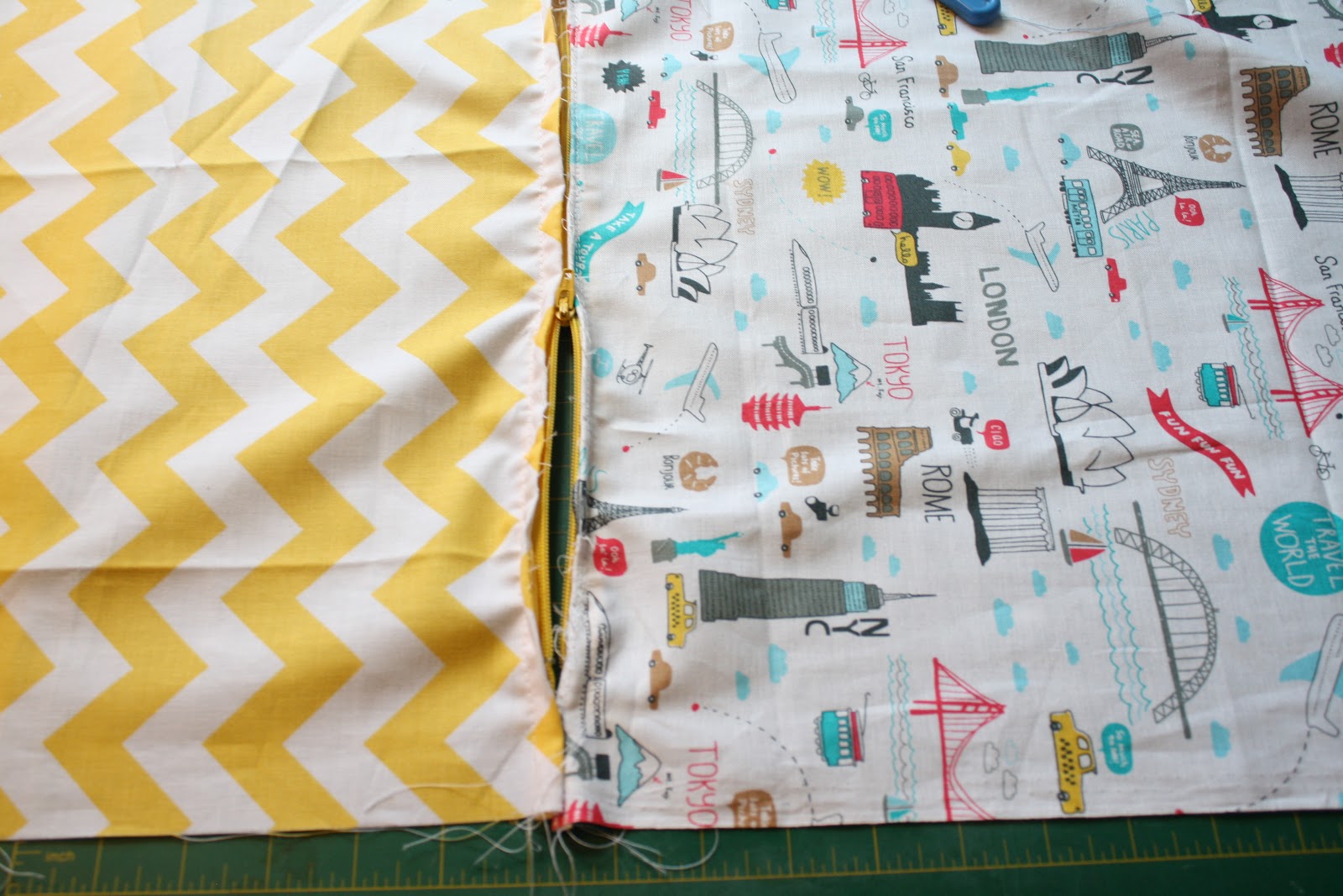 sewhungryhippie Zipper Pillow tutorial