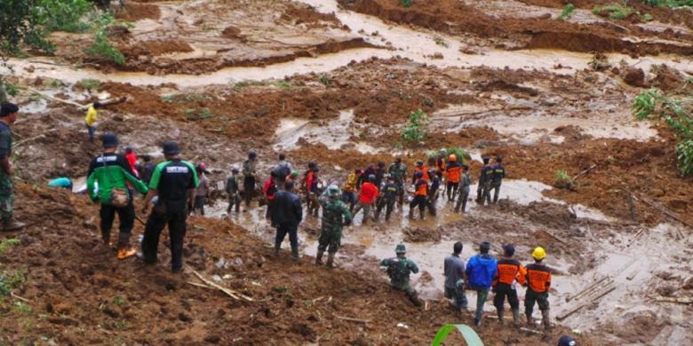 Foto Foto Bencana Longsor Banjarnegara Dan Evakuasi Korban Foto Foto Bencana Longsor Banjarnegara Dan Evakuasi Korban