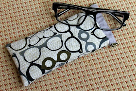 funda para gafas con apertura con fleje de metal handmade por Funkypatch