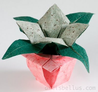 Mother's Day Origami: Flower by Román Díaz and Traditional Chinese Vase