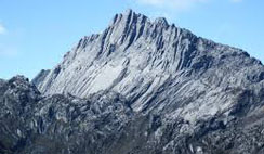 Daftar nama gunung tertinggi, paling tinggi & terkenal sulit ditaklukkan di indonesia