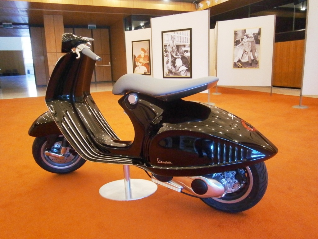 GOSTOdeSCOOTERS Vespa 946 em Lisboa