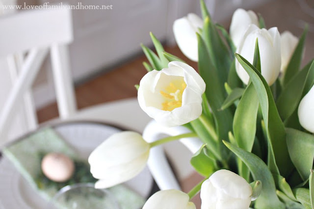 Green & White Tablescape