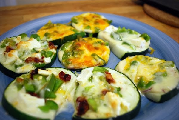 eat your greens: Recipe: toaster oven mini zucchini pizzas