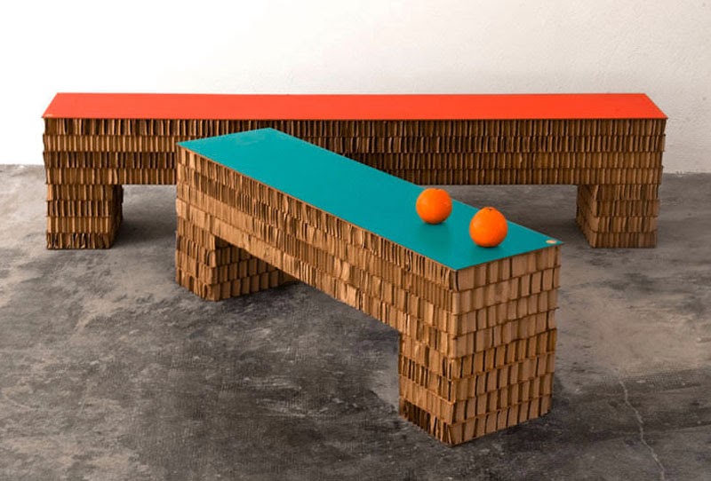 Una selección de objetos de diseño elaborados con cartón reciclado ... Diseño Sala Recicladas